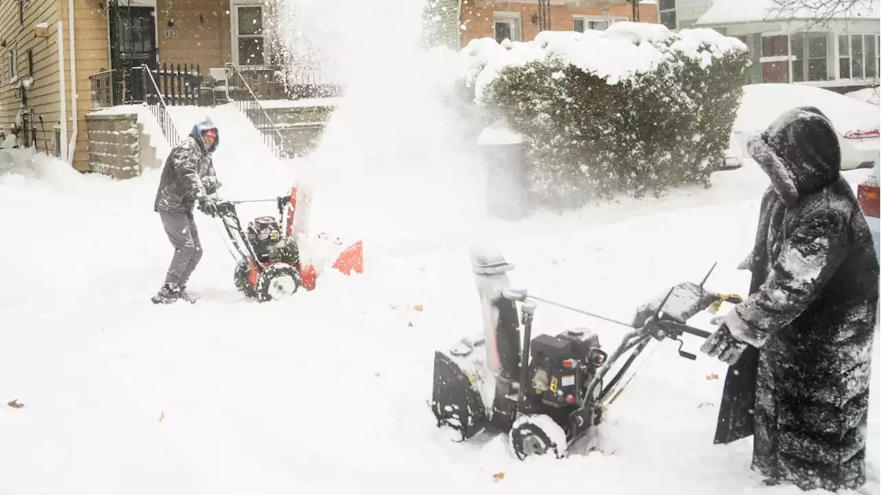 Parts of N.Y. dig out after potentially 'historic' snowfall