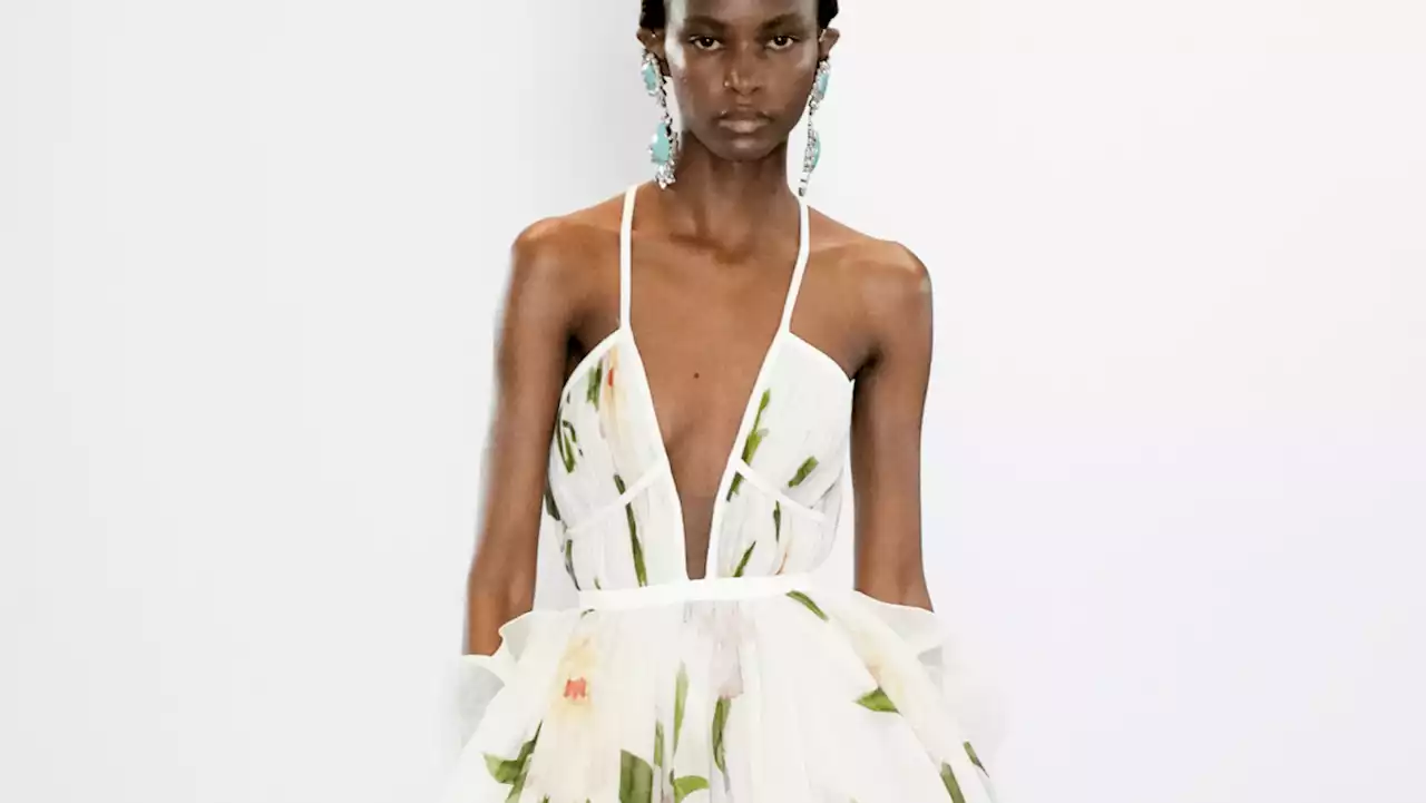 Giambattista Valli's Spring 2023 Collection Is a Tale of Classic French Opulence