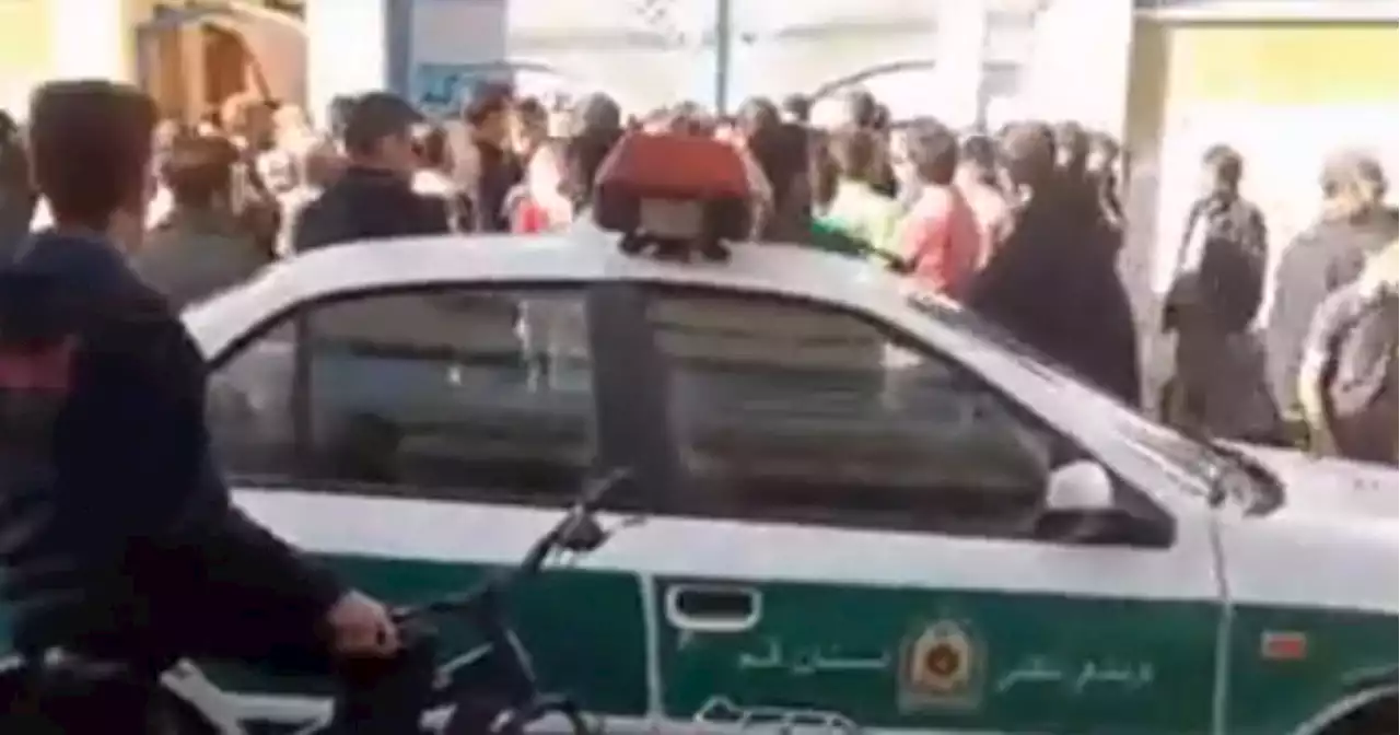 یک آخوند دختران دانش‌آموز هنرستان برقعی قم را کتک زد