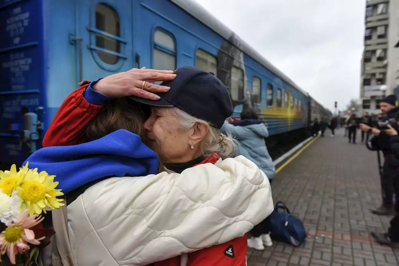 Guerre en Ukraine : nouvelle aide militaire britannique, premier train pour Kherson