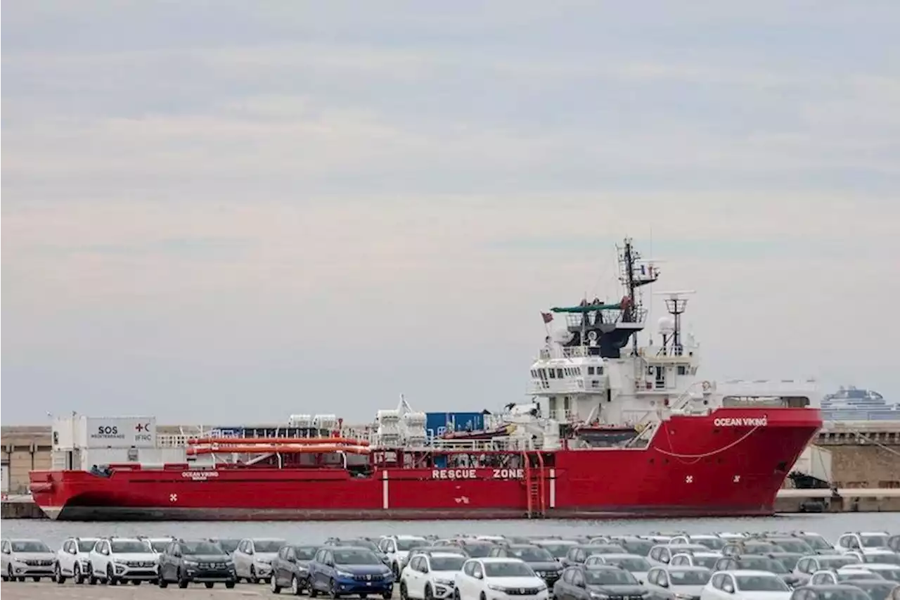 Les ONG accusées d'aider les passeurs de migrants en Méditerranée : qu'en est-il vraiment ?