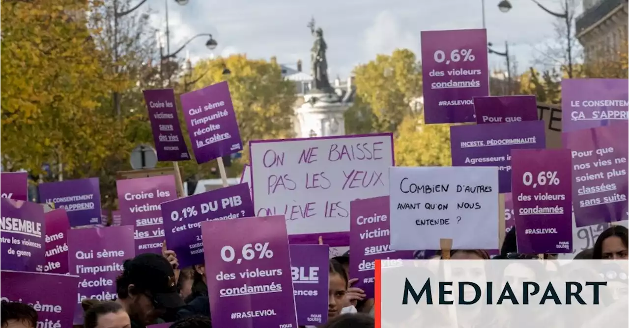 La manifestation #NousToutes à Paris critique le gouvernement, et LFI