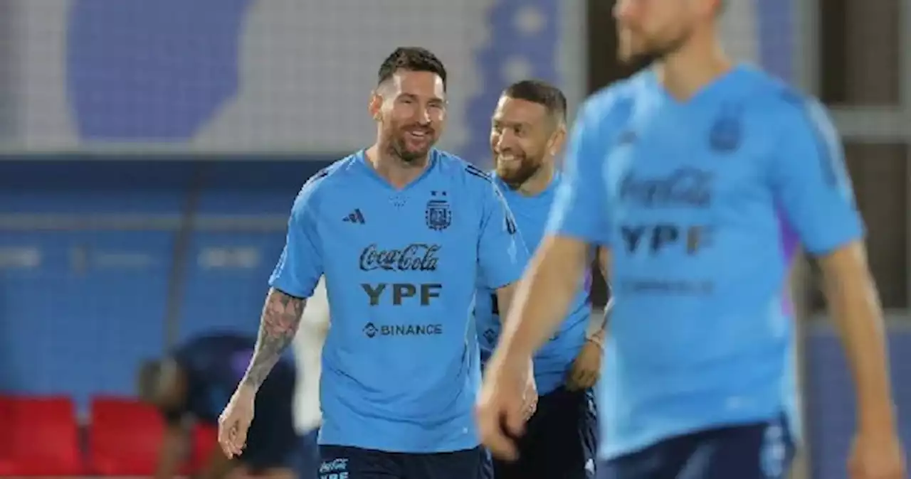 Messi se entrena con normalidad a días del debut de Argentina en Qatar