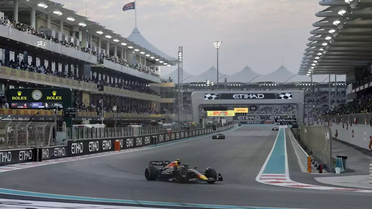 Verstappen aan de leiding in Abu Dhabi • Vettel rijdt laatste race