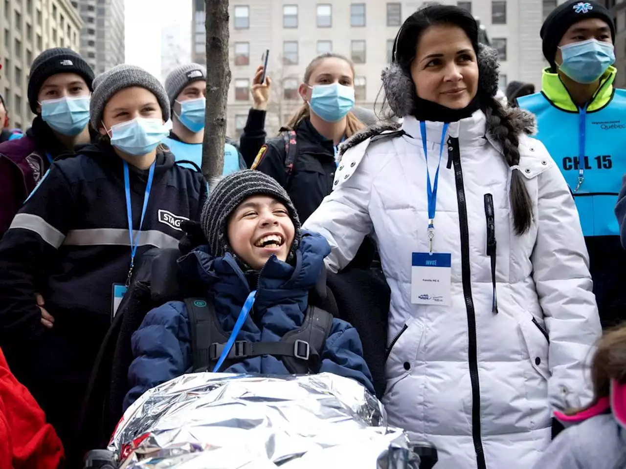 Paramedics resume tradition of letting hospitalized children take part in Montreal's Santa Claus parade