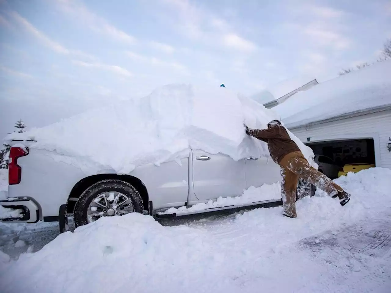 Parts of NY dig out after potentially 'historic' snowfall