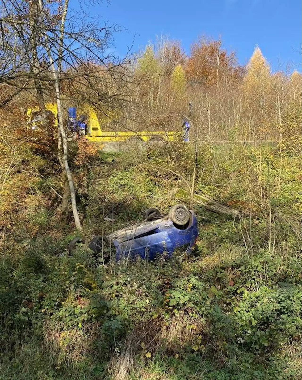 Gansingen AG: Verlassenes Auto auf Dach gefunden