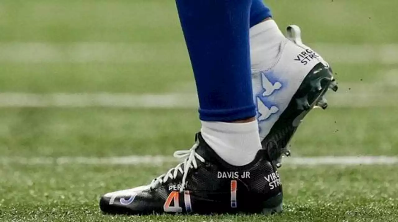 Colts’ Rodney McLeod Honors Slain Virginia Players With Custom Cleats