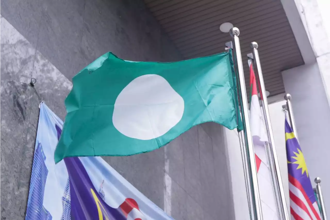 PAS sweeps Kelantan and Terengganu, Ku Li loses narrowly