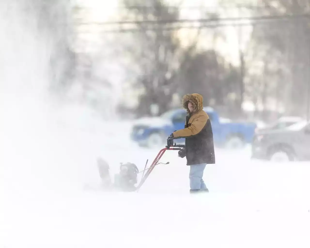 Environment Canada warns of continuing snow, reduced visibility for parts of Ontario