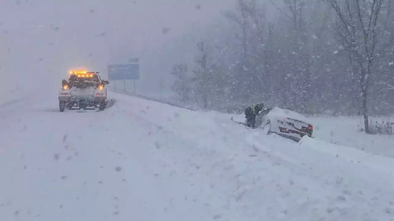 Snow squalls blow over southern Ontario, bringing up to 50 cm of snow