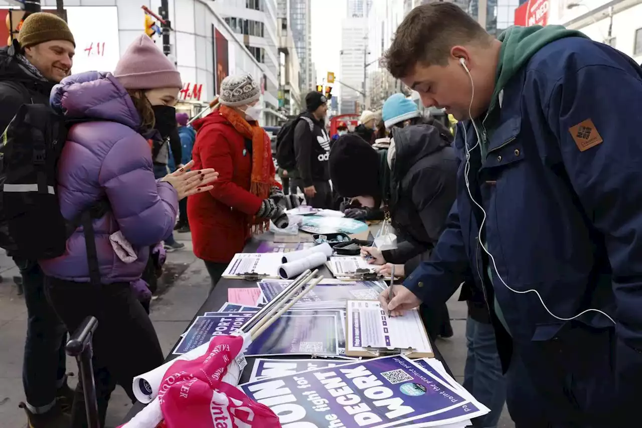 Talks between CUPE, Ontario government continue as Sunday strike deadline looms