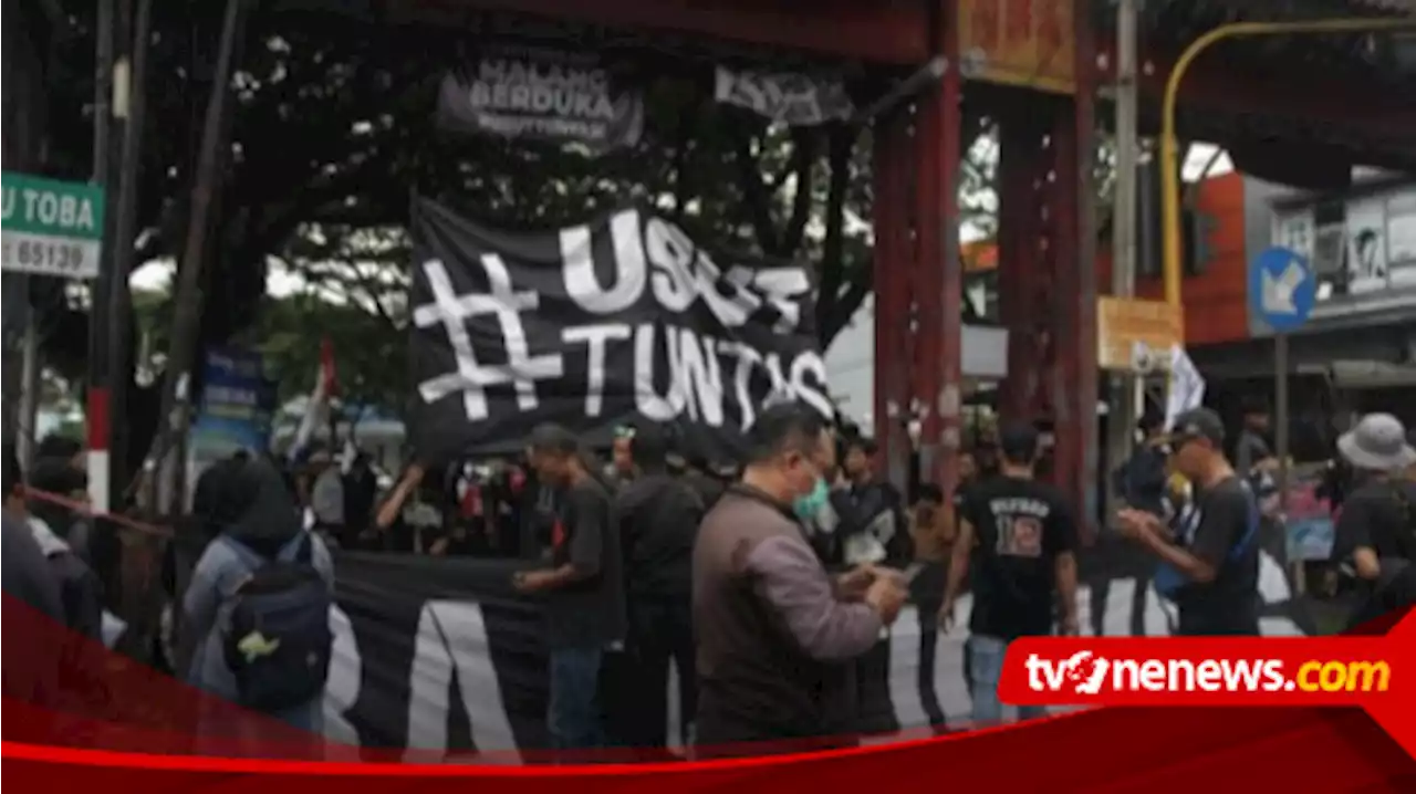 Aremania Blokir Jalan di Malang, Protes soal Lambannya Pengusutan Tragedi Kanjuruhan