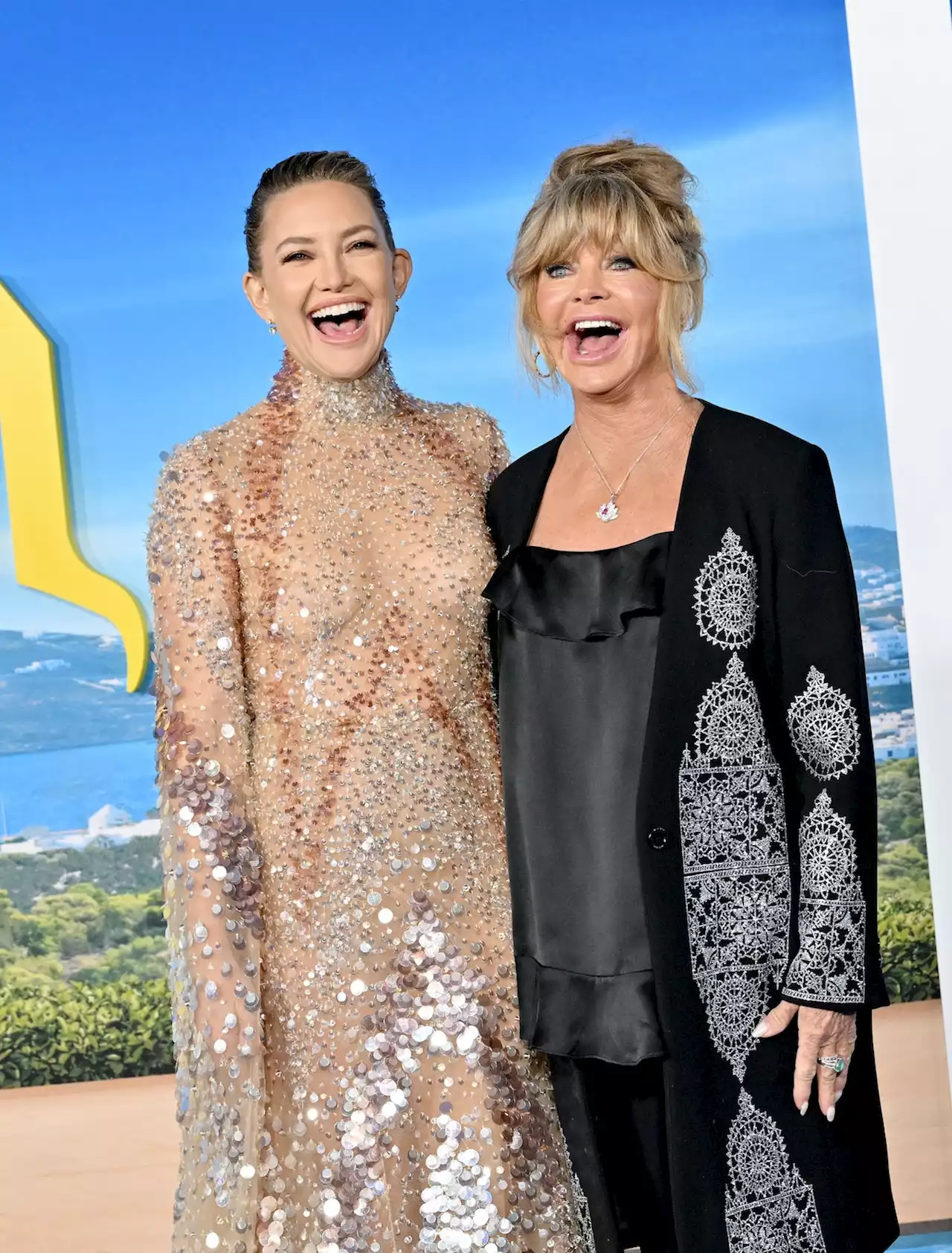 Kate Hudson & Goldie Hawn Match Energies at the 'Glass Onion' Premiere