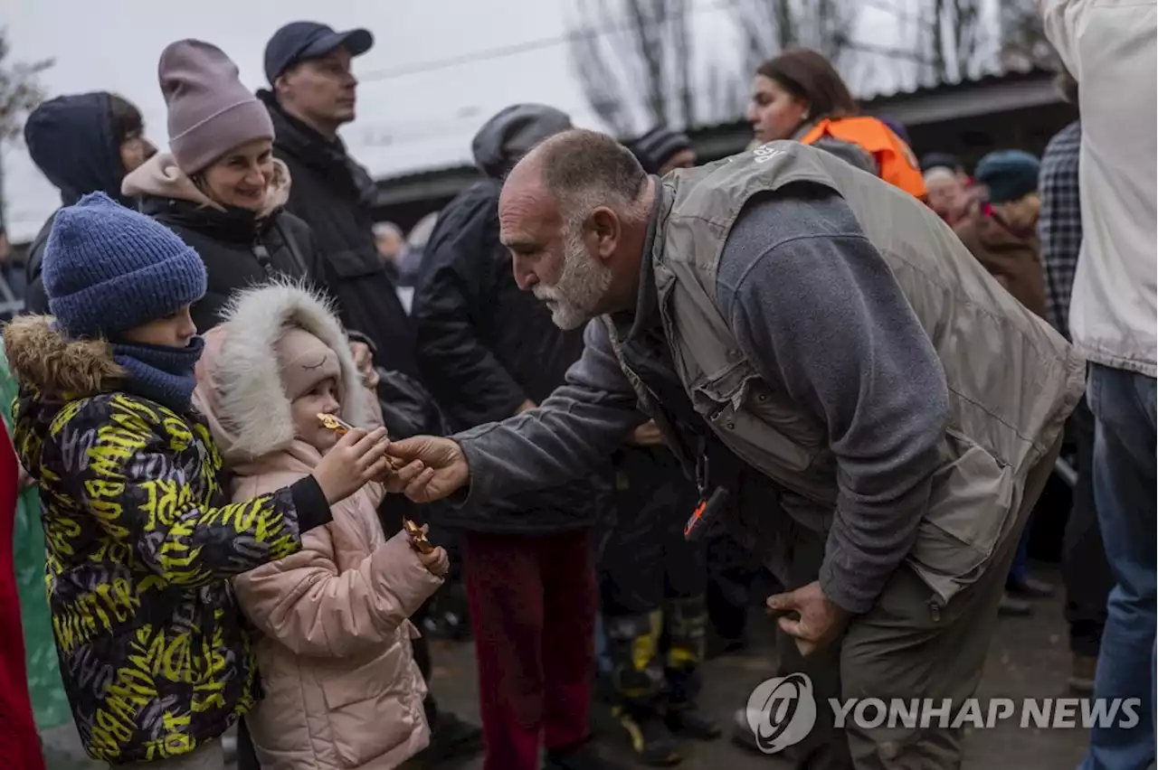 '서너달 외국 있어달라'…러 폭격에 우크라 전력시설 절반 파괴(종합) | 연합뉴스