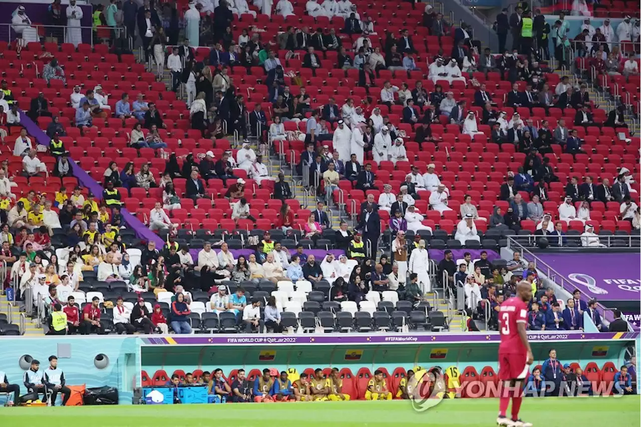 [월드컵] 에콰도르, 개막전 카타르 2-0 완파…개최국 무패 전통 깨졌다 | 연합뉴스