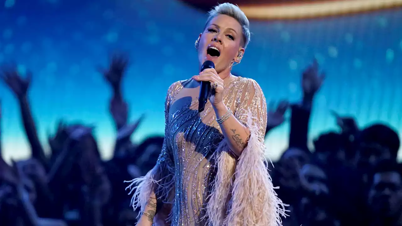 AMAs: Pink pays tribute to Olivia Newton-John with 'Hopelessly Devoted to You'