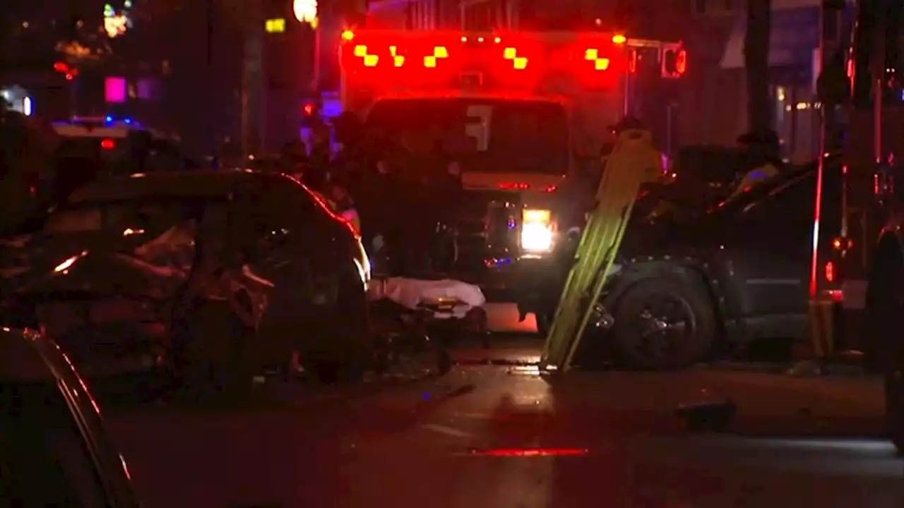 2 children among 7 hurt in multi-vehicle crash on Michigan Avenue in South Loop, Chicago fire says