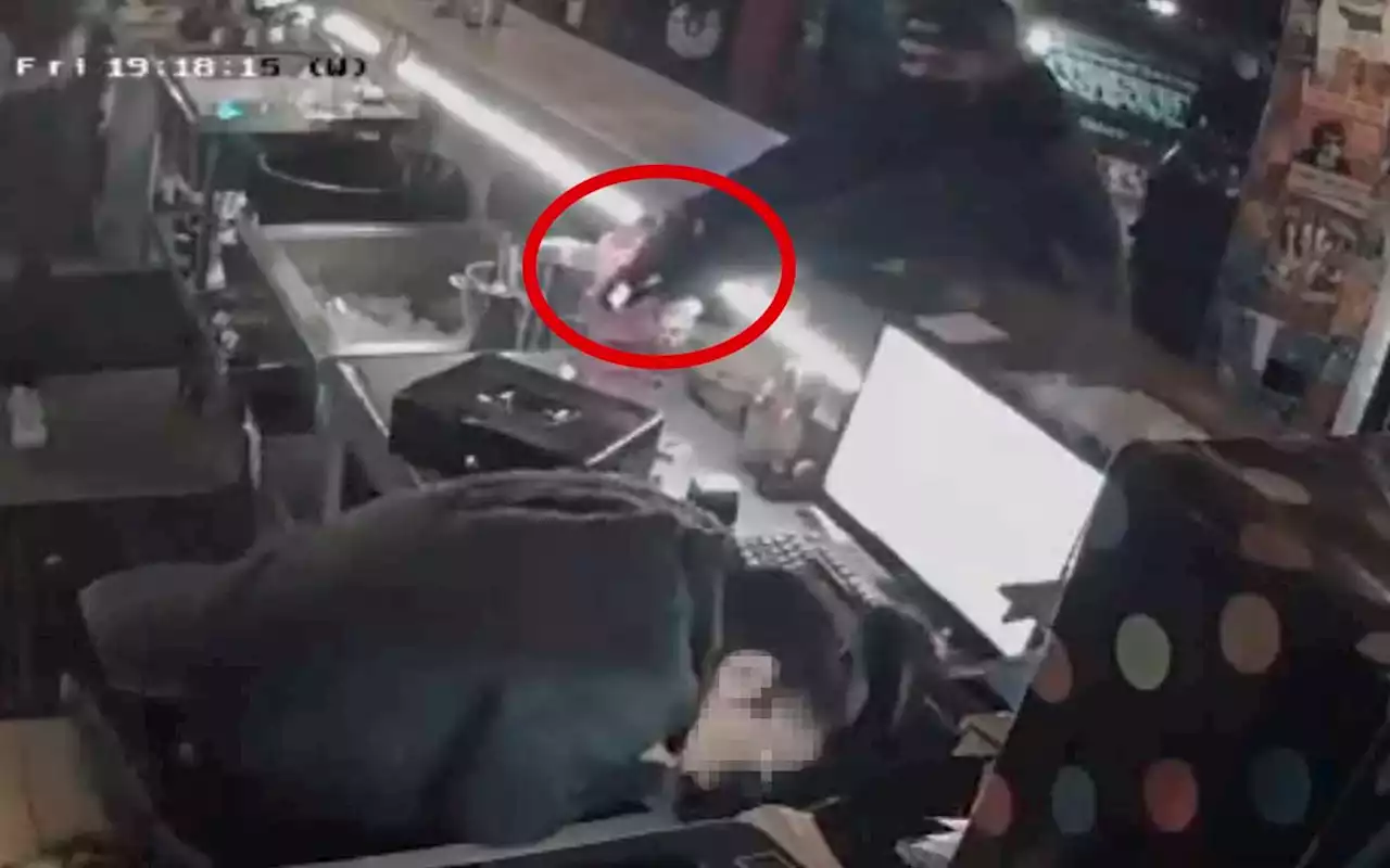 Cámara de seguridad captó el ataque armado al bar 'Monkeys' de Celaya | Imágenes sensibles