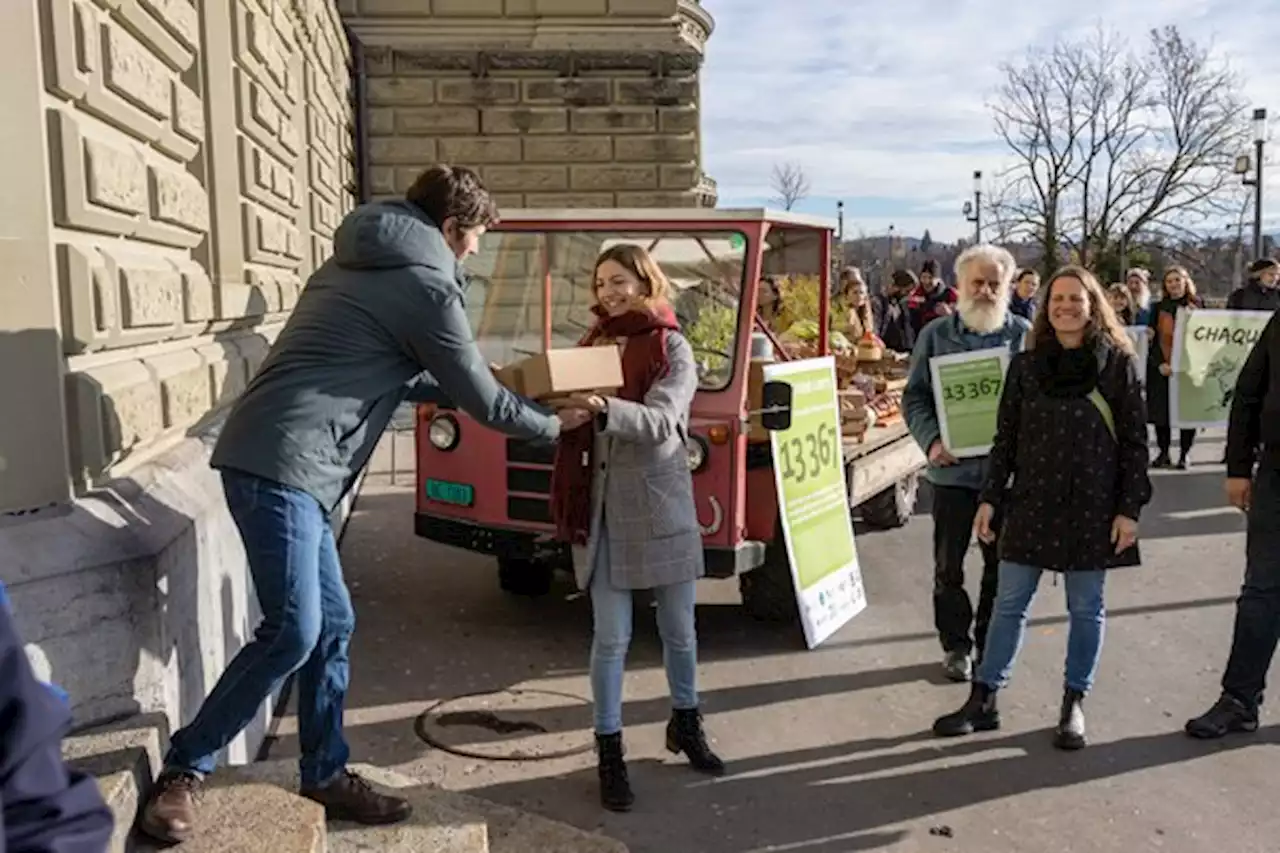 Die Petition gegen das Hofsterben ist mit über 13'000 Unterschriften eingereicht - bauernzeitung.ch