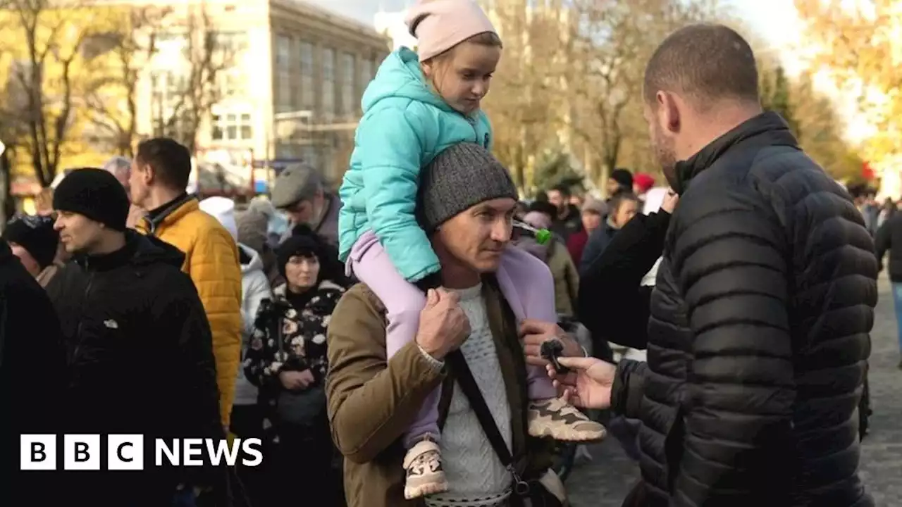 Ukraine war: Hope returns to Kherson after Russian forces leave