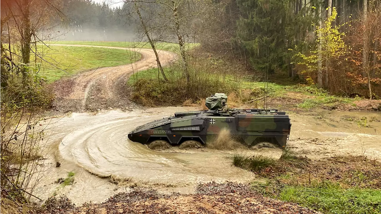 Gebirgsjäger-Training: Mit dem 'Boxer' durch das Wasserloch