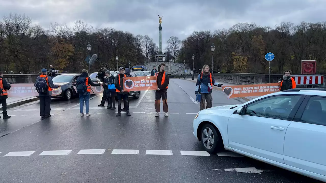 Klimaaktivisten blockieren Verkehr auf Münchner Luitpoldbrücke