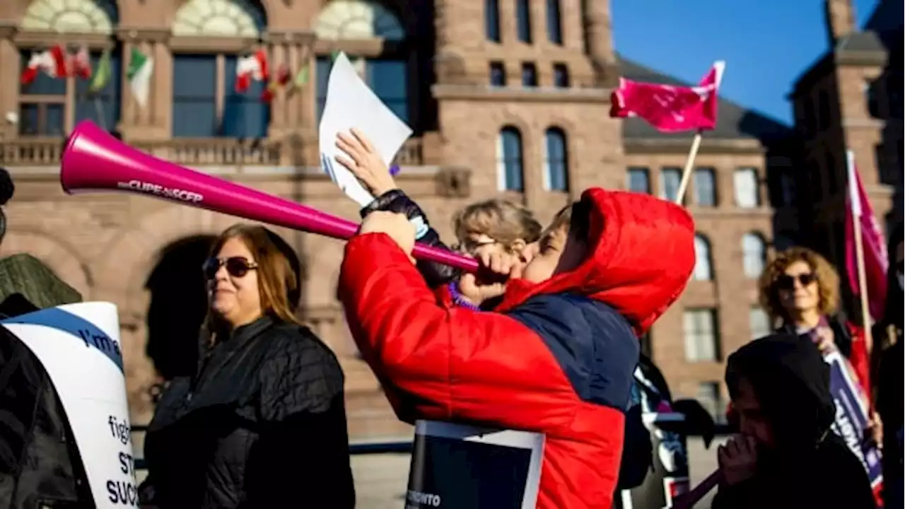 Ontario government and education workers reach tentative deal, avoid strike | CBC News