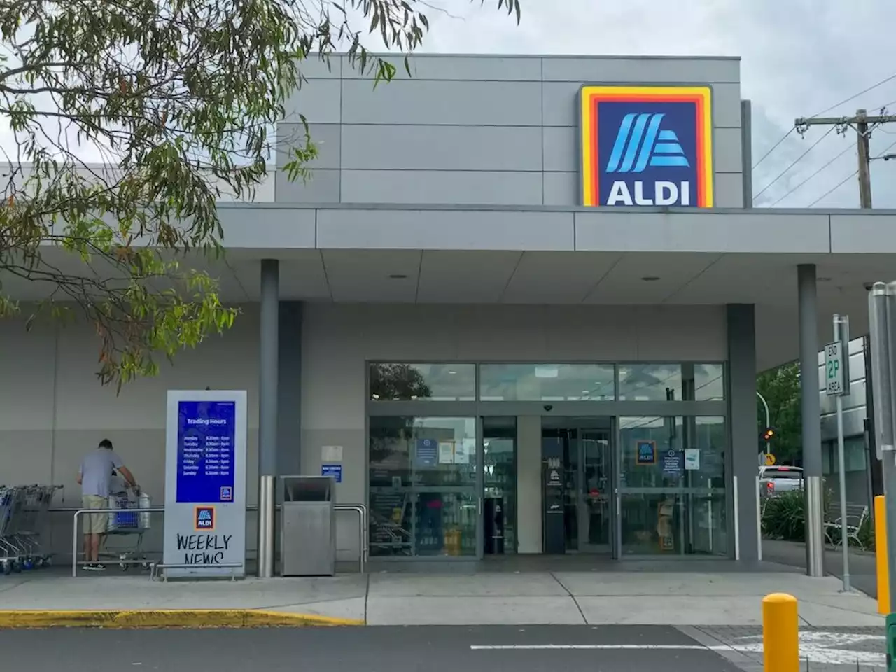 Fan de l'enseigne un couple s'est marié dans un magasin Aldi