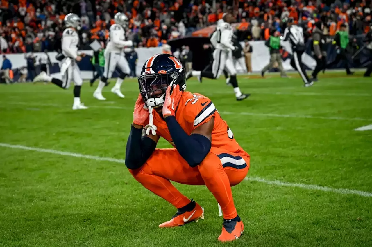 PHOTOS: Denver Broncos lose to Las Vegas Raiders 22-16 in NFL Week 11 – The  Denver Post