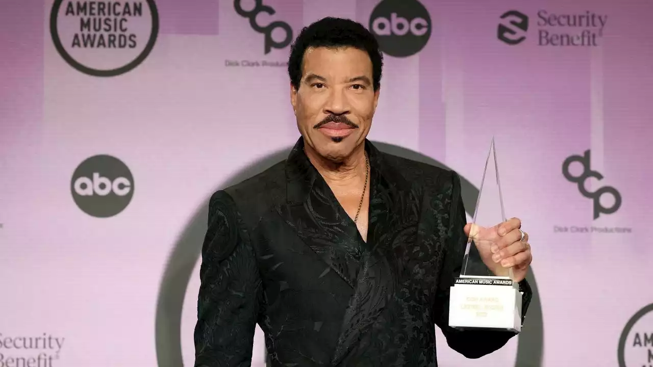 AMAs 2022: Lionel Richie Talks Receiving the Icon Award (Exclusive)