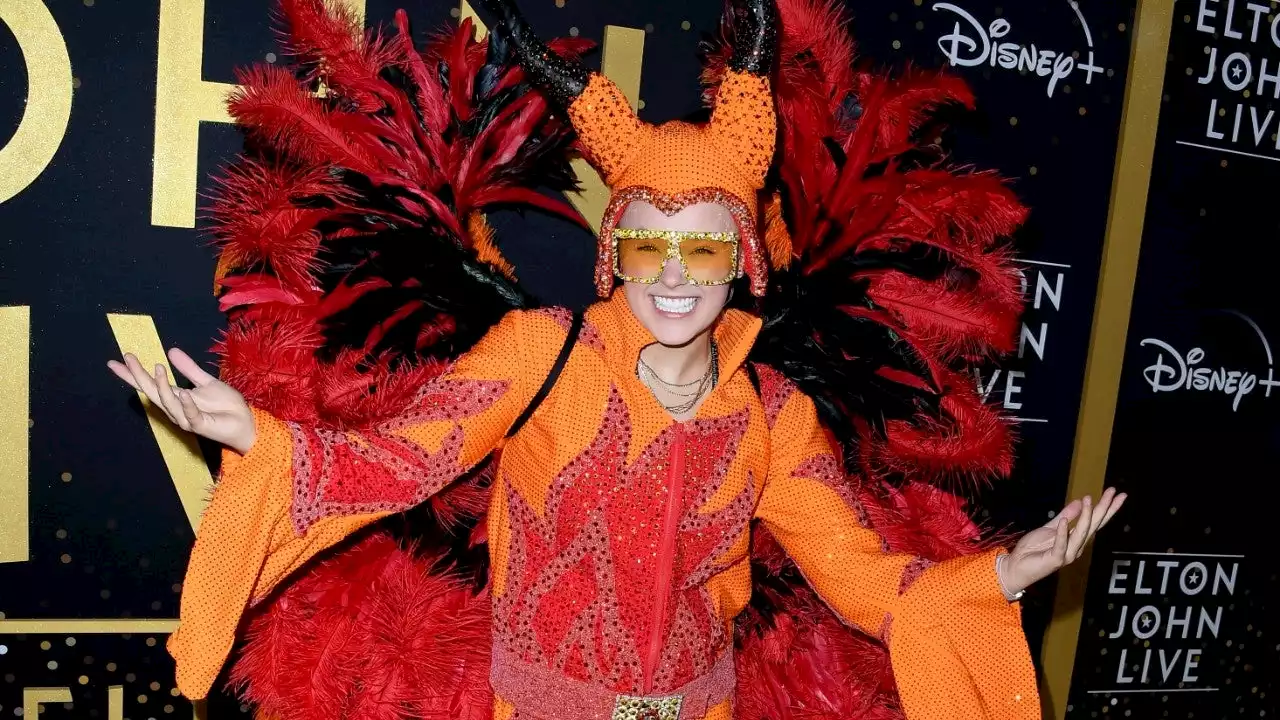 JoJo Siwa Wears Bold Elton John Tribute Style at His Last U.S. Show