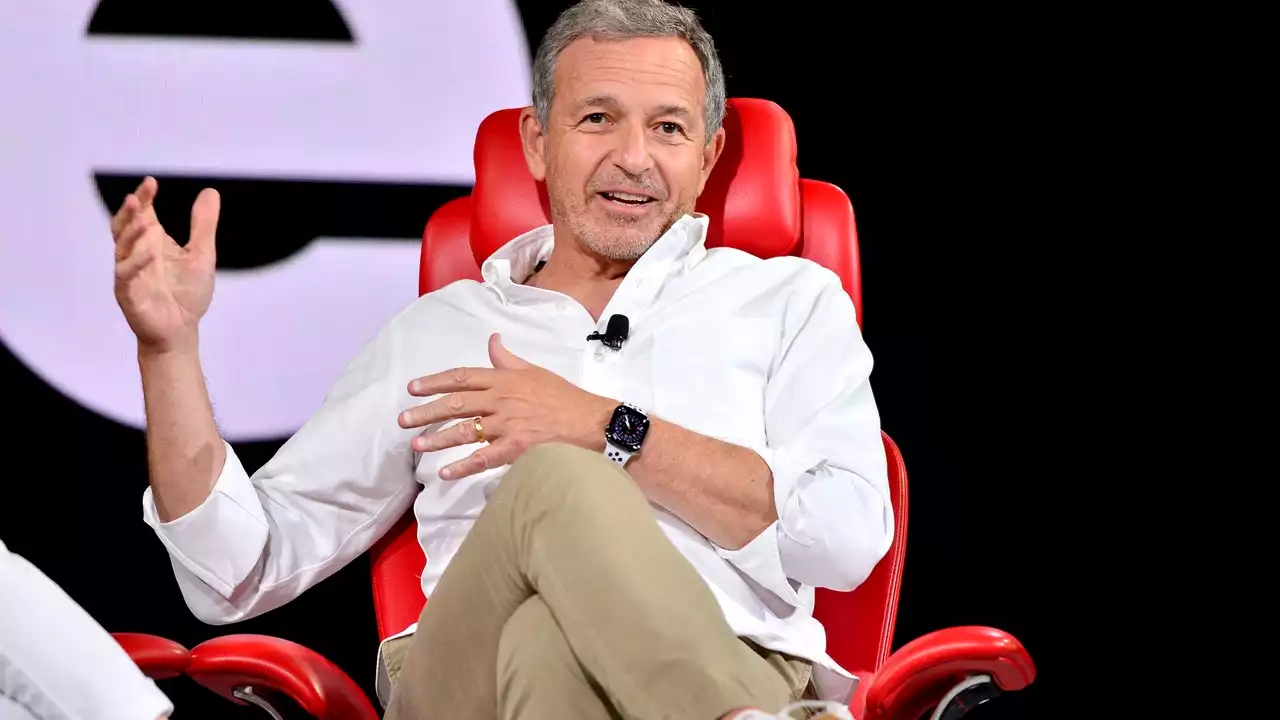 Bob Iger returns as Disney's CEO, replaces Bob Chapek