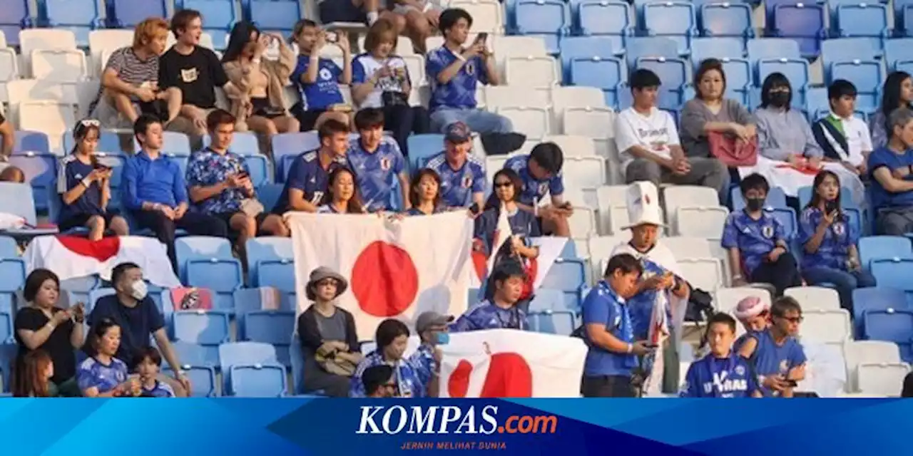 VIDEO - Suporter Jepang Gotong Royong Pungut Sampah Laga Pembuka Piala Dunia 2022