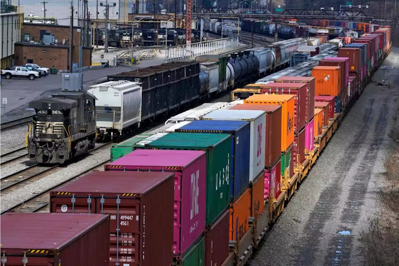 US supply chain under threat as unions and railroads clash