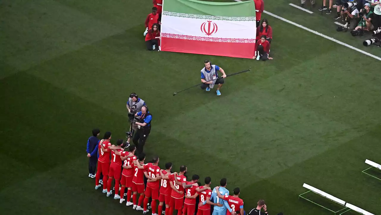 Coupe du monde 2022 : les Iraniens ne chantent pas l’hymne, les Anglais un genou à terre