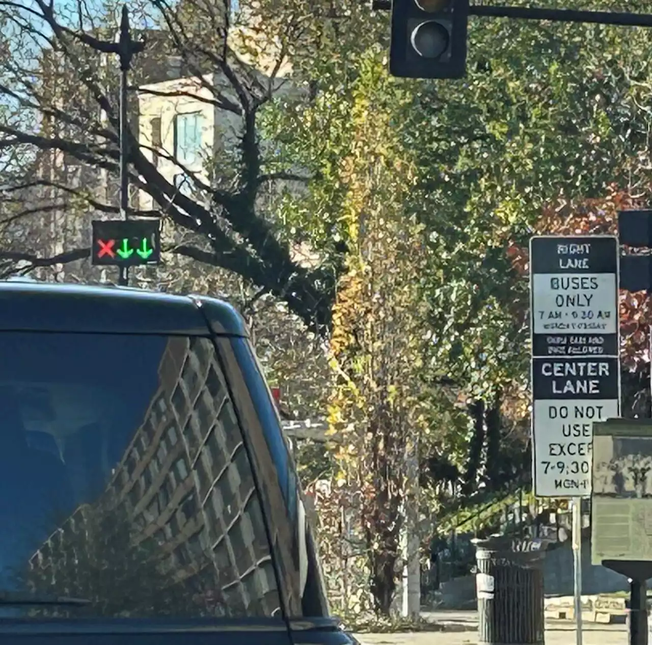 “Malfunctioning reversible lane sign on 16th” - PoPville