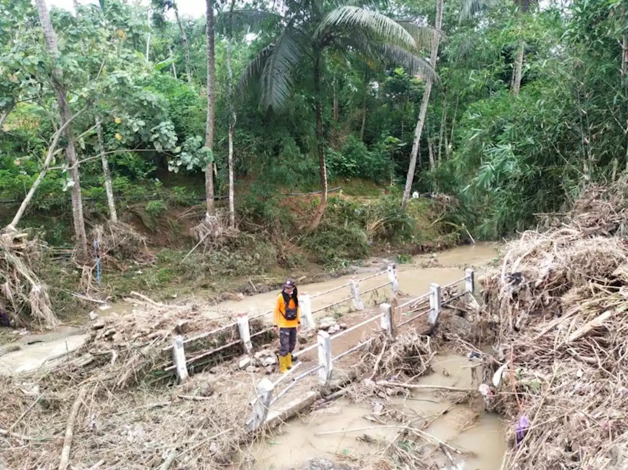 BPBD Banyumas Lanjutkan Penanganan Banjir dan Longsor di Kecamatan Gumelar |Republika Online