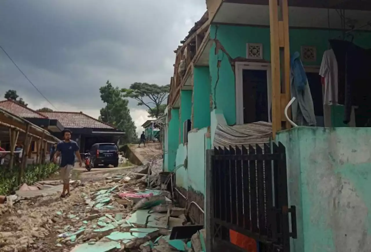 PMI Cianjur Catat Satu Orang Tertimpa Rumah Ambruk Akibat Gempa |Republika Online