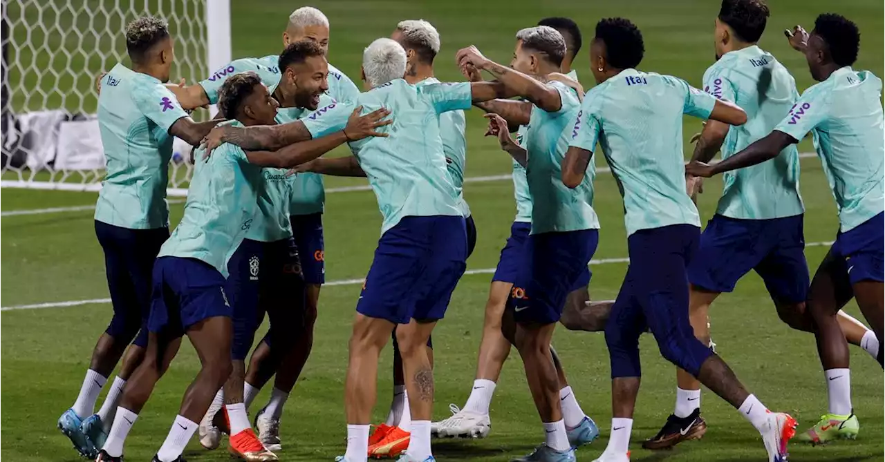 Brazil give no clues on team selection in first training session