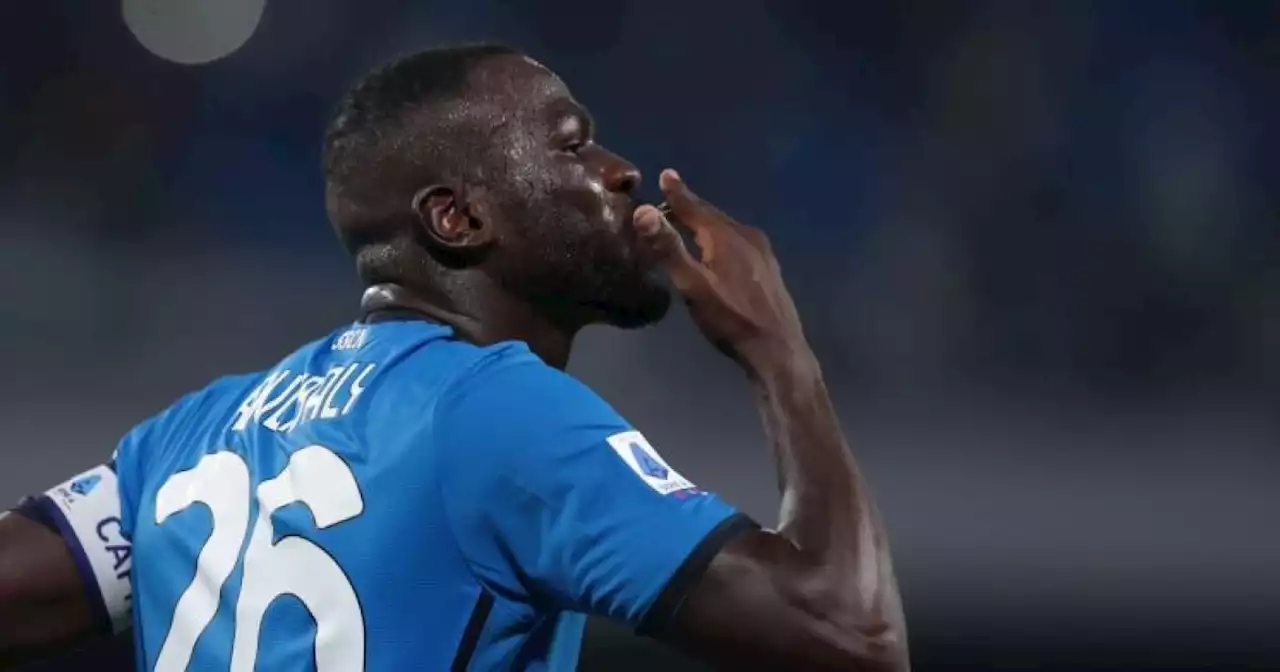 Koulibaly grapt bij de NOS: '&quot;Je wilt de druk bij ons leggen hè&quot;