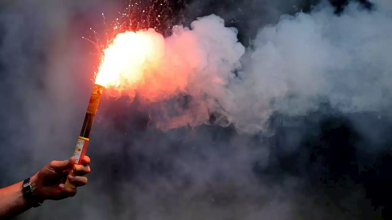 mit pyrotechnik und parolen: vermummte ziehen durchs viertel