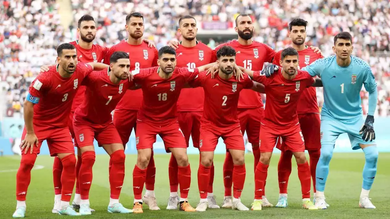 iranische mannschaft bleibt bei nationalhymne stumm