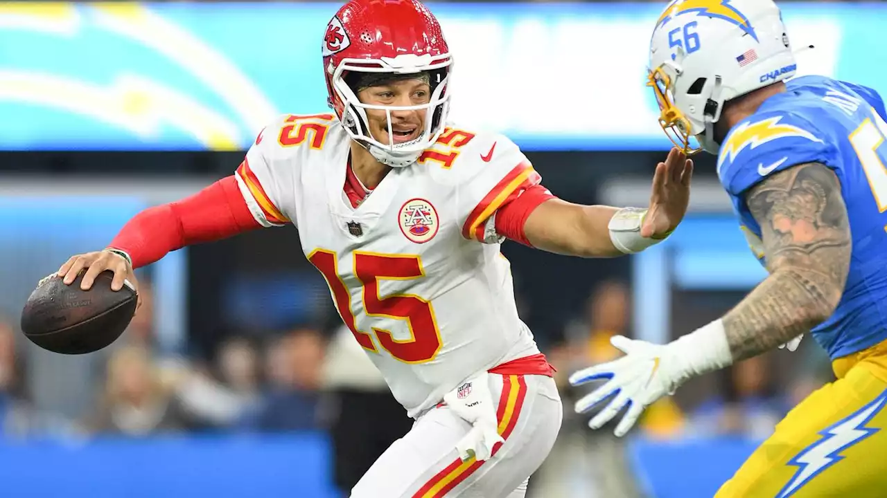 Patrick Mahomes has more magic, leads Chiefs for a last-minute TD and win over Chargers