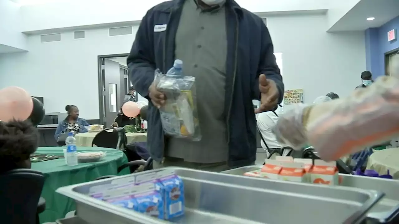 Volunteers share Thanksgiving meal with elders living on fixed income at Fifth Ward senior center