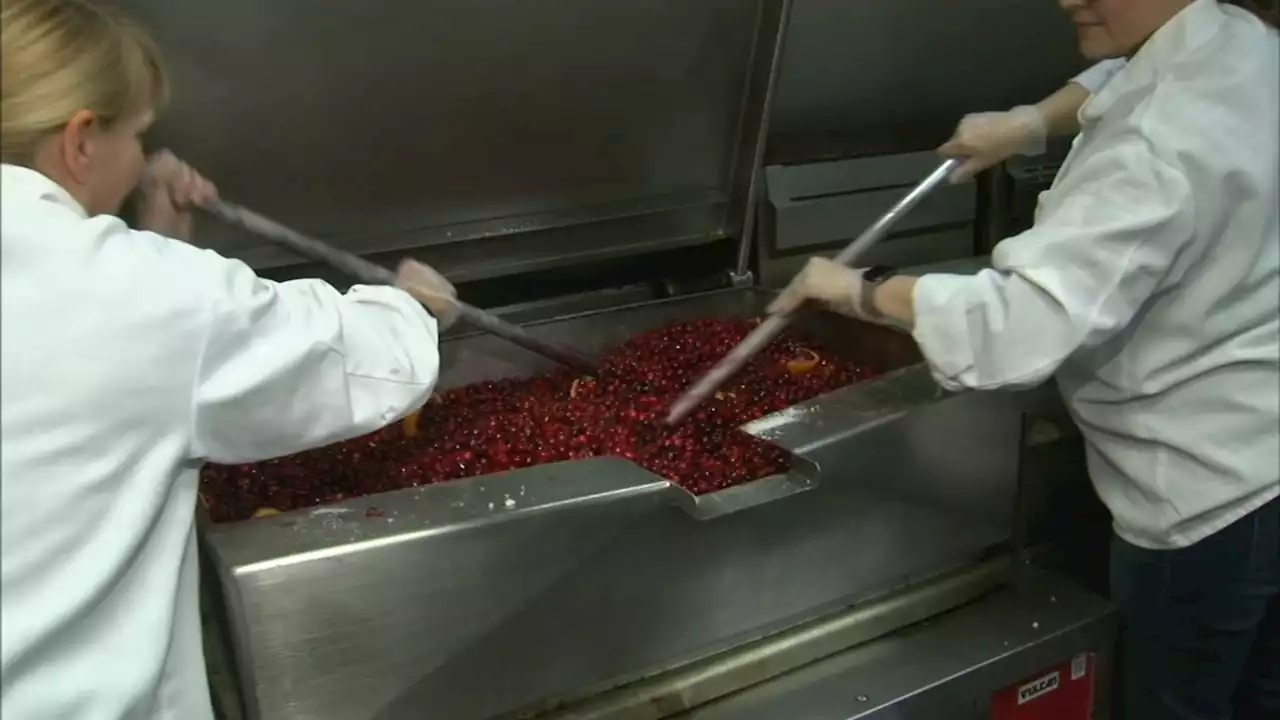 Volunteers prepare thousands of Thanksgiving meals to be served for homeless across city