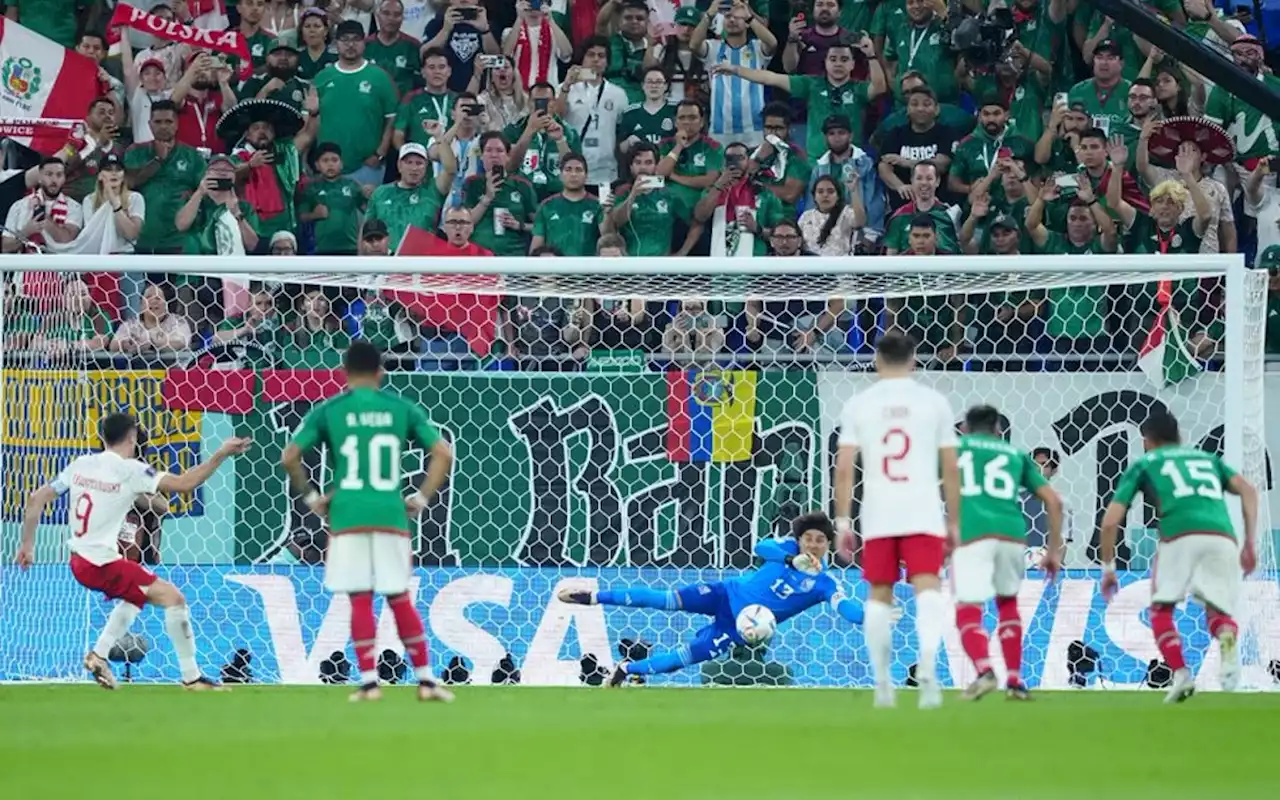 Qatar 2022: Se viste Guillermo Ochoa de héroe en Doha | Video