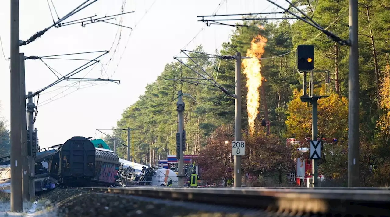 Nach Güterzugunfall: Gas kann vorerst nicht weiter abgefackelt werden