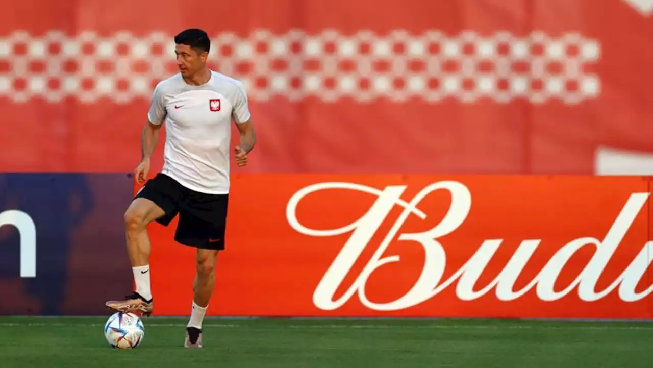No attack support for Lewandowski, Jimenez on bench for Mexico