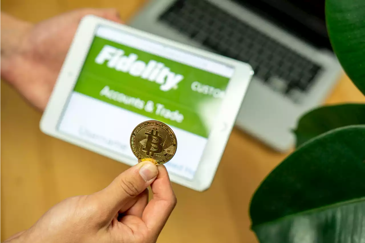 Fidelity Urged to Abandon Plans to Offer Bitcoin Investments in Retirement Accounts | CoinMarketCap